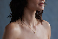 Stříbrný náhrdelník s písmenem "D"