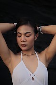 Senja Chocker, hematite and pearl