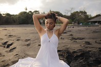 AGUNG bracelet - howlite and gold plated silver.