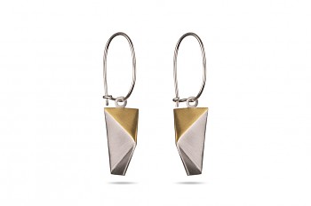 NOSHI Hanging Earrings - strieborné náušnice s pozláteným trojuholníkom