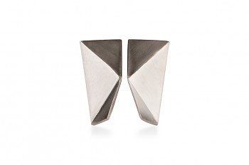 NOSHI MINI Earrings - silver with black triangle