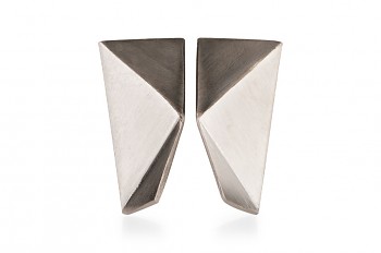 NOSHI Earrings - silver with black triangle